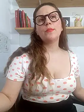SofiEsteves online show from May 6, 1:59 pm