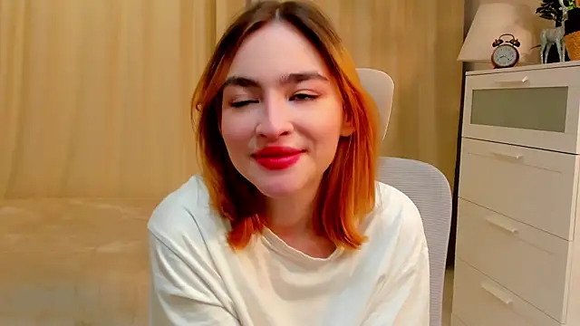 JuIianneDelfino online show from December 18, 12:10 pm