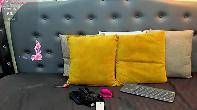 Iam charlotte69 online show from March 11, 3:44 am