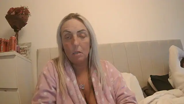 theblondecocklover online show from May 10, 8:11 pm