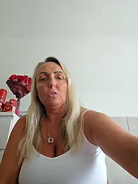 theblondecocklover online show from May 20, 10:56 am