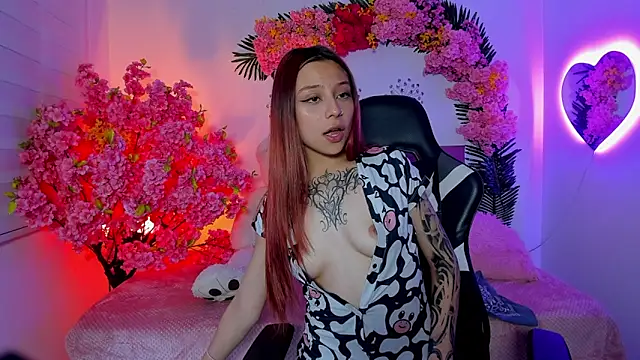 Nickie reed  online show from May 27, 9:45 pm