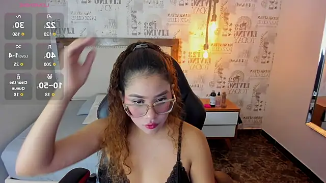 SIENNA FOX4 online show from March 24, 12:43 pm