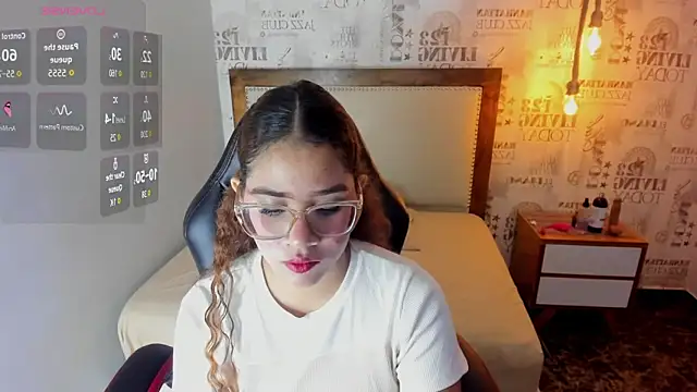 SIENNA FOX4 online show from March 21, 1:27 pm