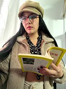 mia moondark online show from January 11, 4:23 pm