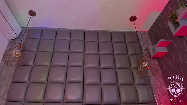 kira vance online show from May 21, 4:32 am