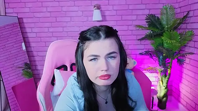 Mia Evelyn online show from December 20, 8:51 am