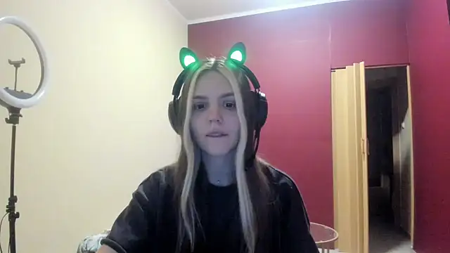 LunaAngell online show from December 23, 2:04 am