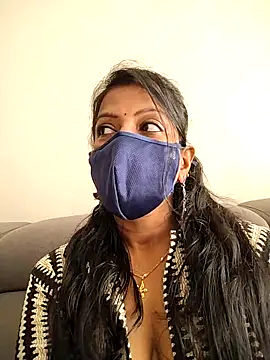 smallrainbow35 online show from April 13, 2:13 am