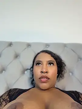 izzybelmonth12 online show from May 10, 8:55 pm