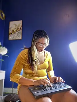 MiaSizzle online show from February 23, 8:08 pm