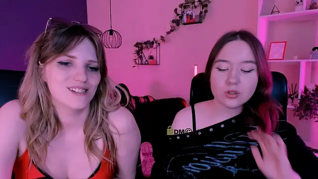 lizzie boom  online show from March 13, 10:22 pm