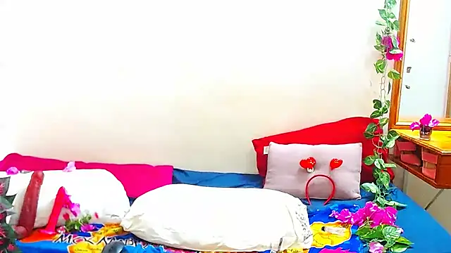 YammyChocTits online show from March 8, 2:04 am