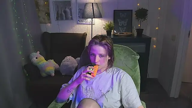 SarahShelby online show from May 6, 9:30 pm