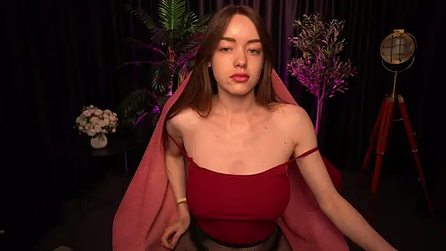 Velouraa online show from May 25, 9:25 pm
