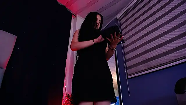 Emilyy05  online show from February 3, 3:04 am