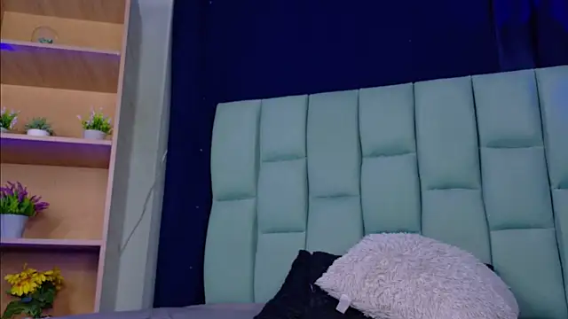 Emilyy05  online show from May 22, 1:36 am