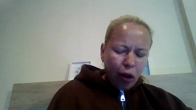 jennyblondeuk online show from May 2, 9:18 pm
