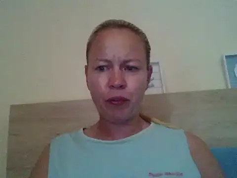 jennyblondeuk online show from May 18, 5:19 pm