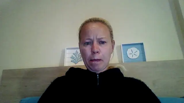 jennyblondeuk online show from May 6, 9:30 pm