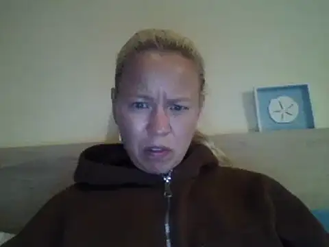 jennyblondeuk online show from May 12, 7:31 pm