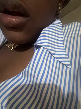 amorasecy online show from May 18, 4:02 pm