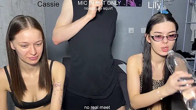 girls secrets online show from April 1, 10:38 am