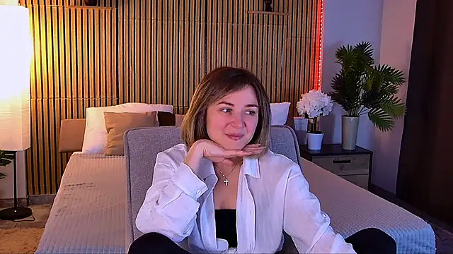 EmeraldGlow online show from May 2, 2:42 pm