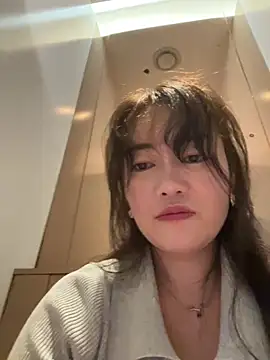 Molly-xiao online show from May 23, 1:20 pm