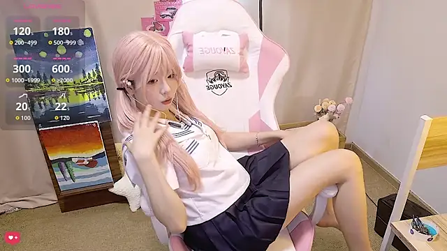 cuteqiqi online show from May 24, 2:05 pm