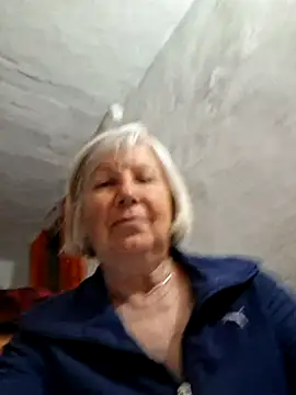 KlaudiaDarling online show from May 3, 6:33 pm