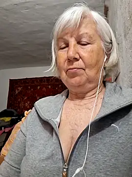 KlaudiaDarling online show from May 10, 7:27 pm