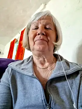 KlaudiaDarling online show from May 8, 7:11 am