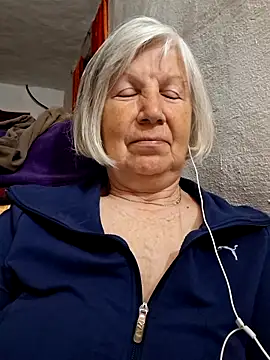 KlaudiaDarling online show from May 5, 6:55 pm