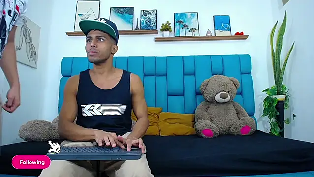 Interracial Snow Bunny online show from April 6, 9:49 pm