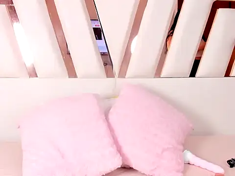 MiaKleinX online show from May 18, 9:54 pm