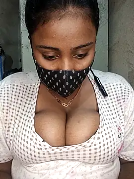 Hotty Nishaa online show from April 9, 7:30 pm