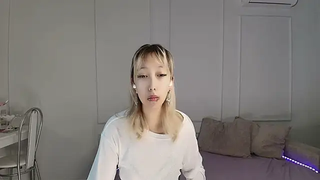 jasmilee online show from May 20, 1:30 pm