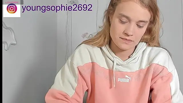 YoungSophie online show from May 5, 9:23 am