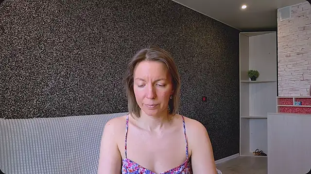 Amanda Luxe online show from May 9, 5:42 am