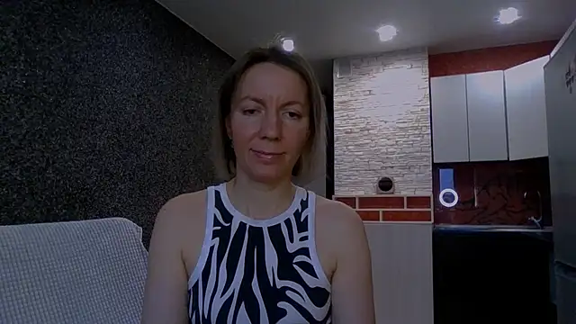 Amanda Luxe online show from February 6, 3:21 am