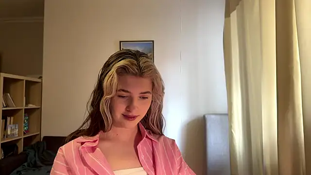 Dia DeAmas online show from May 20, 1:19 pm