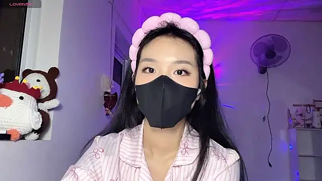 Tieu-May online show from May 12, 9:10 pm