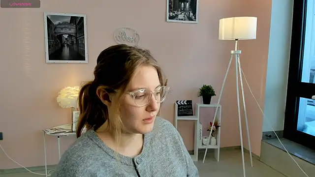 MaragretHathway online show from January 11, 6:29 am