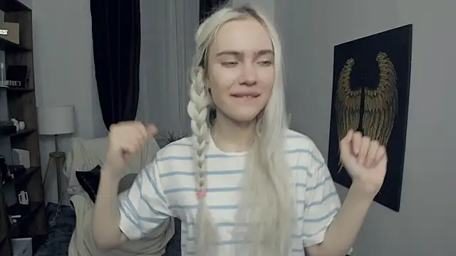 KristalCrowner online show from February 6, 7:17 pm