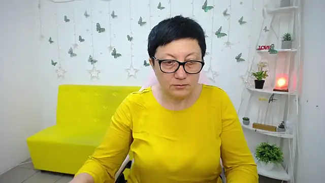 EmilyL0ve online show from May 20, 5:10 pm