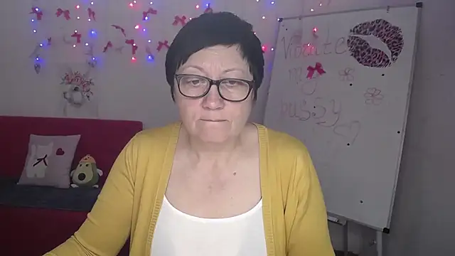 EmilyL0ve online show from May 2, 5:27 pm