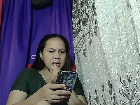 prettymomma24xx online show from May 14, 9:20 pm