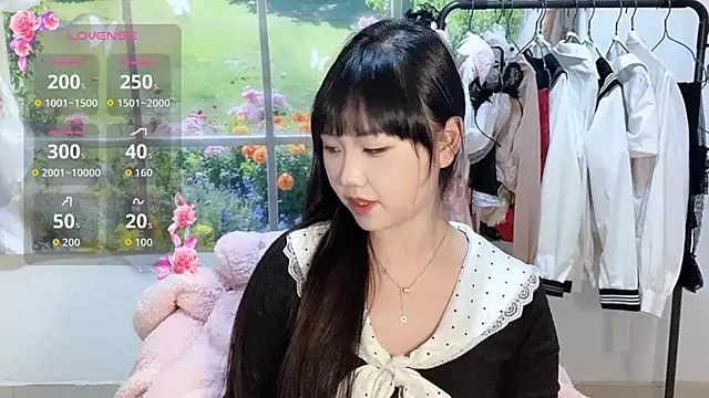 xiaoguai99 online show from March 28, 1:21 pm