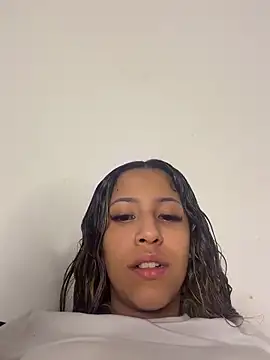 vicky bass  online show from February 28, 1:05 am